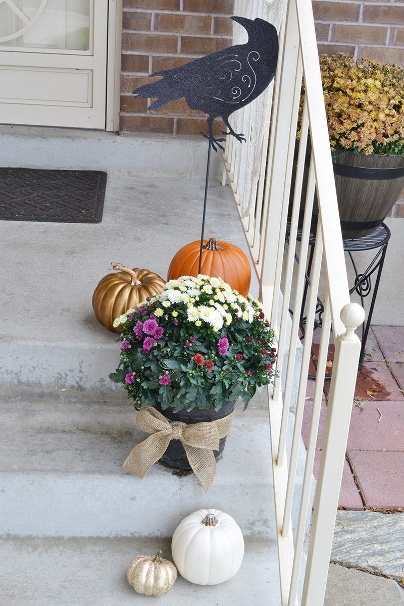 Aly Dosdall outdoor fall & halloween decor