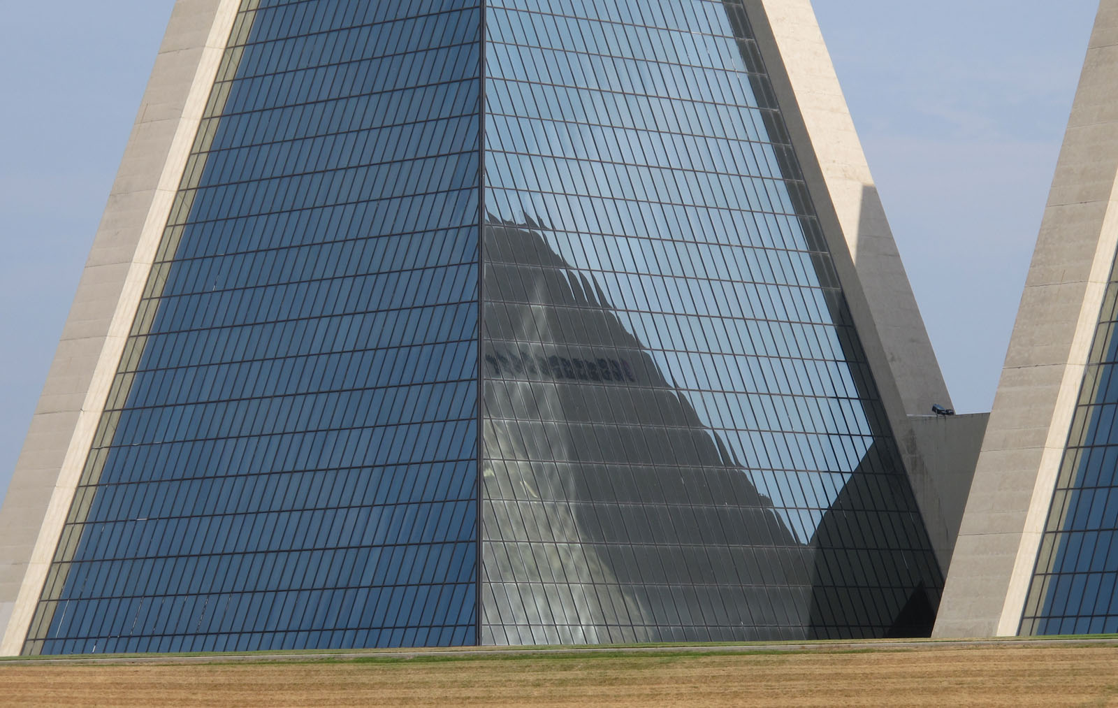 Places and Spaces Kevin Roche's Pyramids