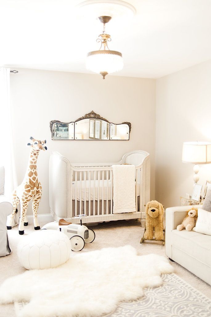 French nursery with pink and gold