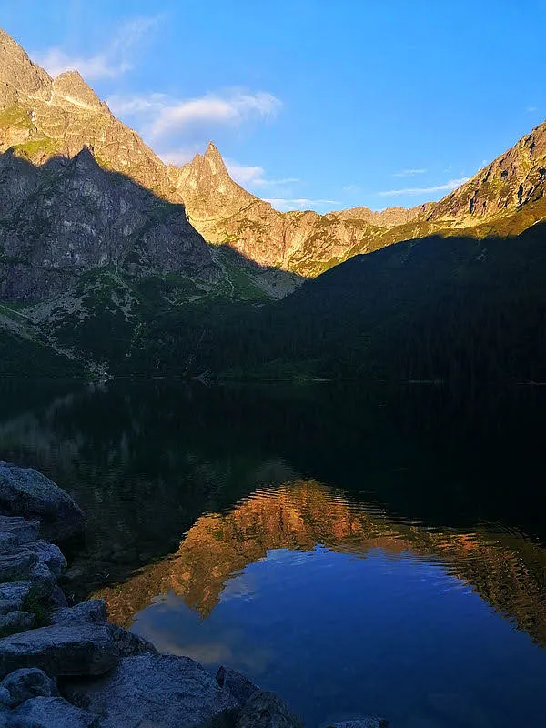 Morskie Oko z widokiem na Mnicha morskie