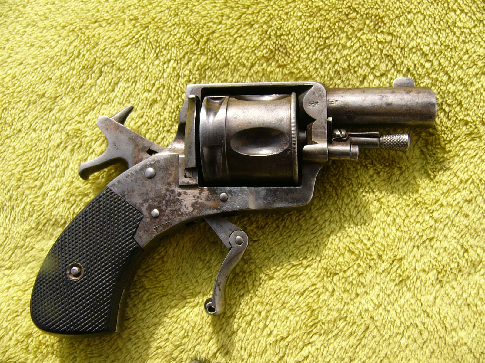 Револьвер бульдог курс на озоне. Револьвер бульдог 1860. Револьвер бульдог бельгия. Револьвер iver johnson. Револьвер бульдог курс на озоне.