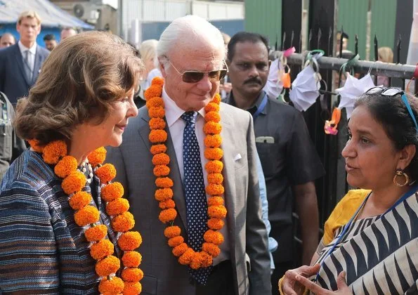 In the afternoon, the King and Queen visited Doorstep School, which gives poor children free education and homework help