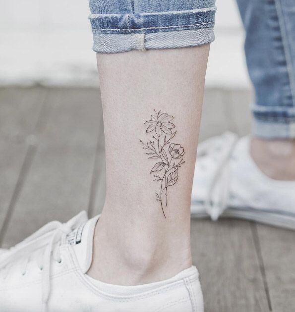 Mini tatuagens de flores para as mulheres Mini tatuagens de flores para as mulheres