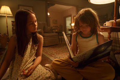 Image of Oona Laurence and Oakes Fegley in Pete's Dragon