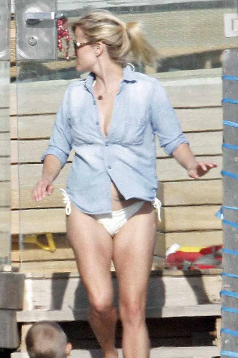 Reese Witherspoon's ass in a bikini.