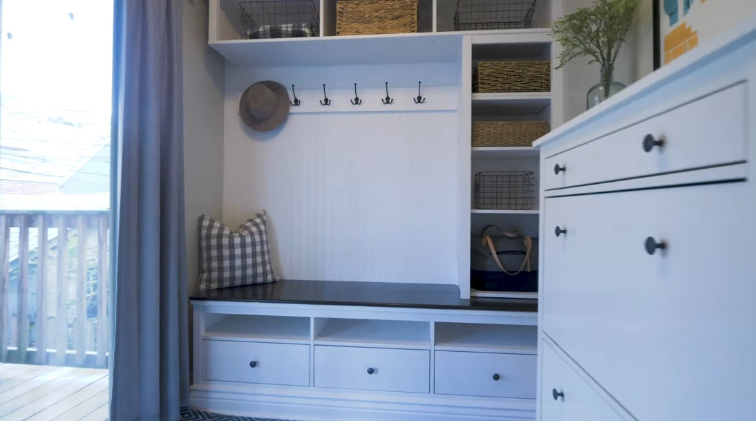 17 Photos vs. 1744 W Henderson St #1, Chicago Interior Design Condo Tour