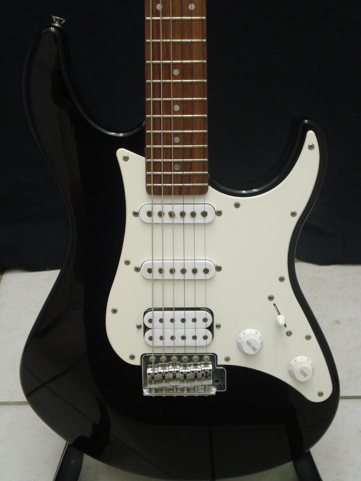 SoCal Gear Museum 2000s Yamaha EG112C Electric Guitar