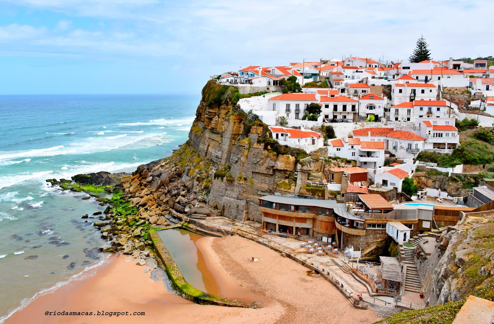 Rio das Maçãs Azenhas do Mar e o Penedo