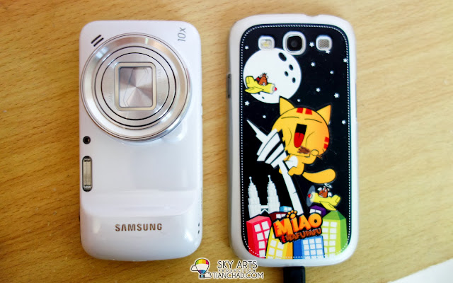 Back view of Samsung GALAXY S4 Zoom vs GALAXY S3