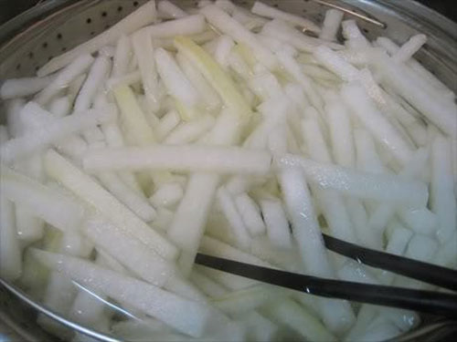 Cách làm mứt bí giòn ngọt trắng muốt