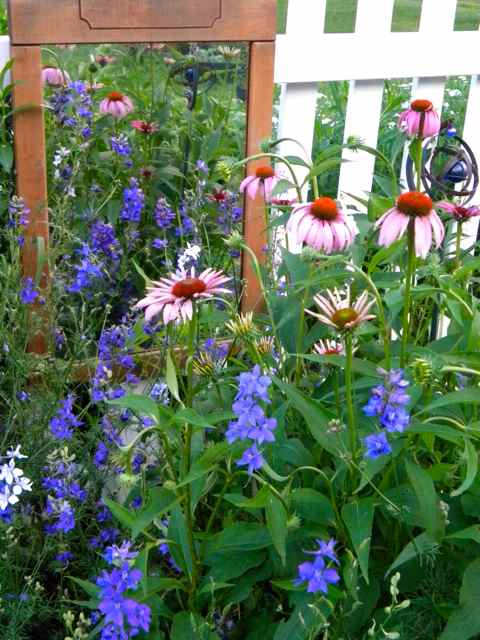 Pam's English Cottage Garden: English Cottage Garden Style for July GBBD