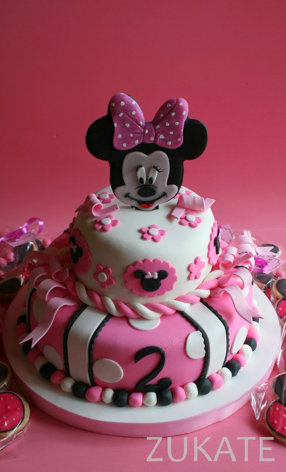 TORTA Y GALLETITAS DE MINNIE MOUSE PARA RENATA | ZUKATE