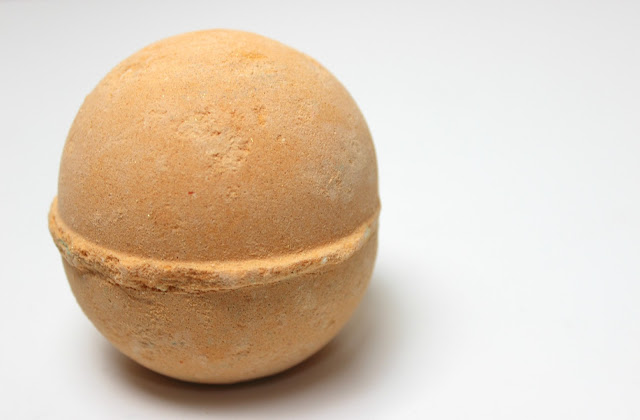 Beautifully scent Lush Yoga Bomb Bath Bomb has a stunning scent and leaves a colourful display