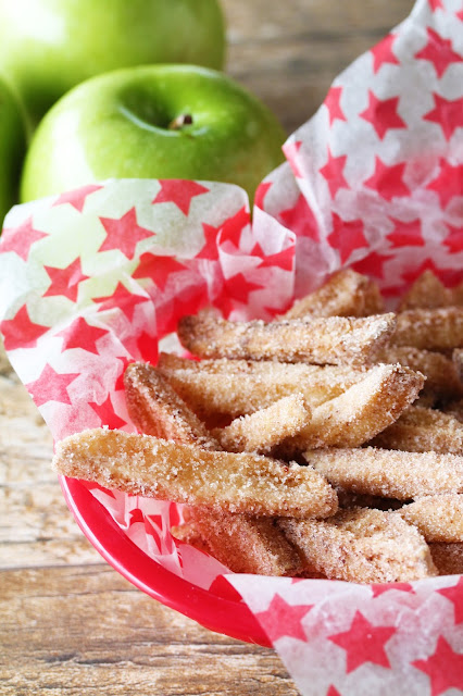 Apple "fries" sprinkled with sugar in a basket