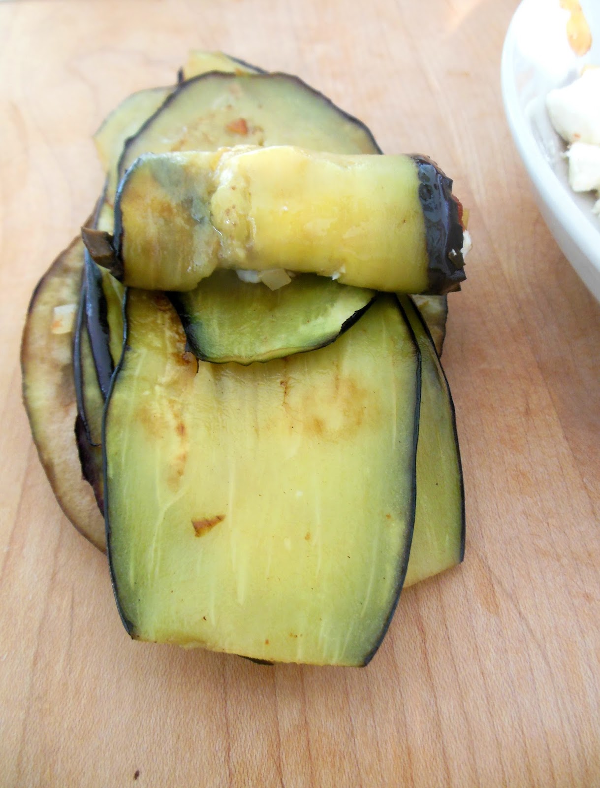 Kulinarikus: Für Grill und Ofen: Auberginenröllchen gefüllt mit Feta ...