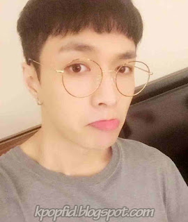 Foto Cute dan Imut Lay EXO Memakai Kacamata Foto Cute dan Imut Lay EXO Memakai Kacamata