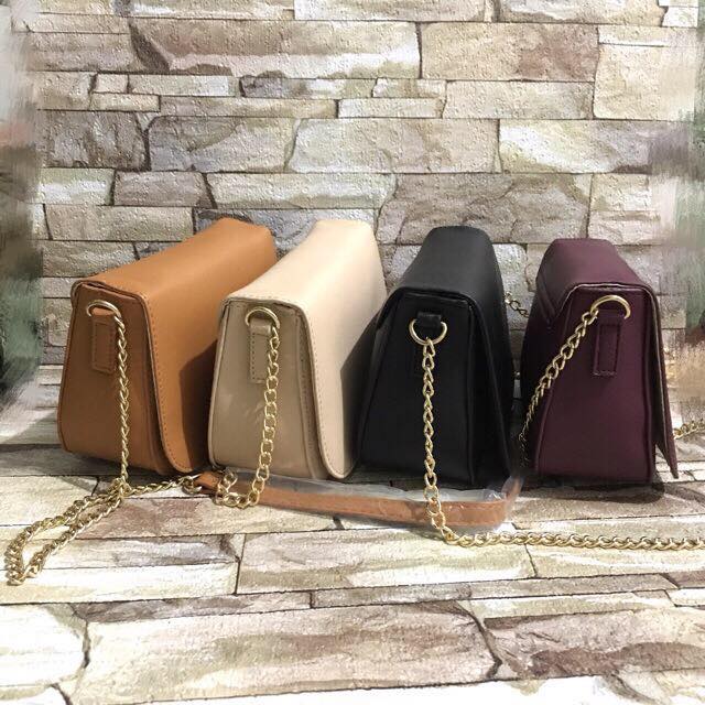 Charles & keith sling bag (KA1220) Php450