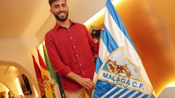 Oficial: El Málaga renueva hasta 2023 y hace profesional a Juande