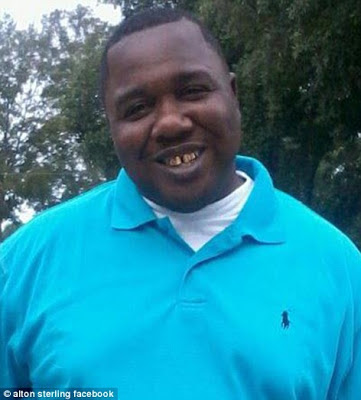 1a Image of Alton Sterling painted on the wall outside the store cops fatally shot him (photos)