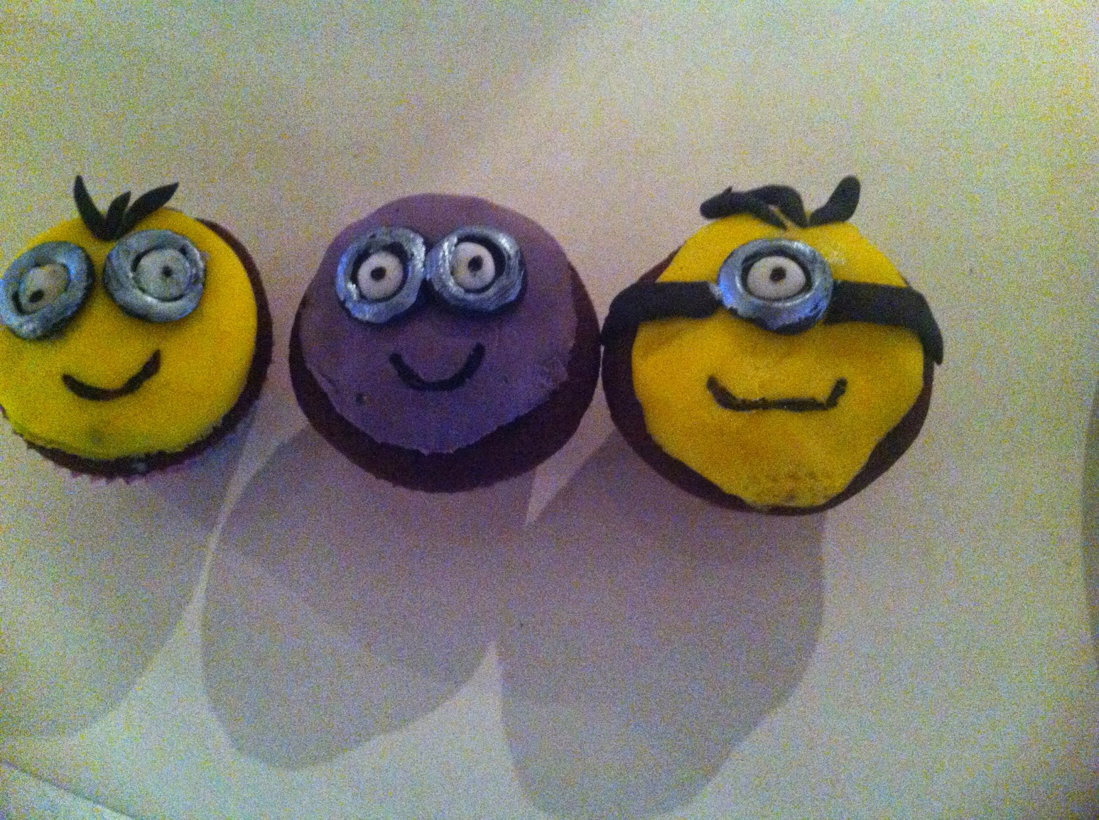 Minion cupcakes