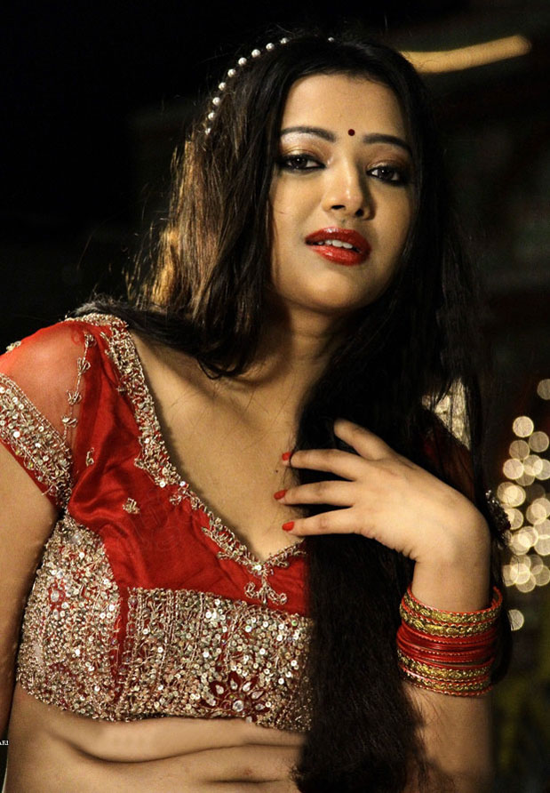 Swetha Basu Prasad beautiful pics, Swetha Basu Prasad spicy photos