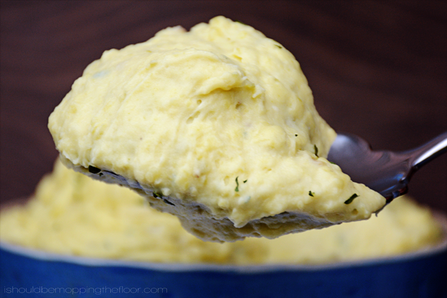 Roasted Garlic and Cream Cheese Slow Cooker Mashed Potatoes Recipe
