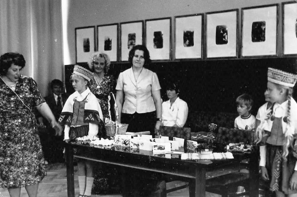 Bērnības svētki Valles ciema padomes laulību zālē 1980-to gadu otrā puse