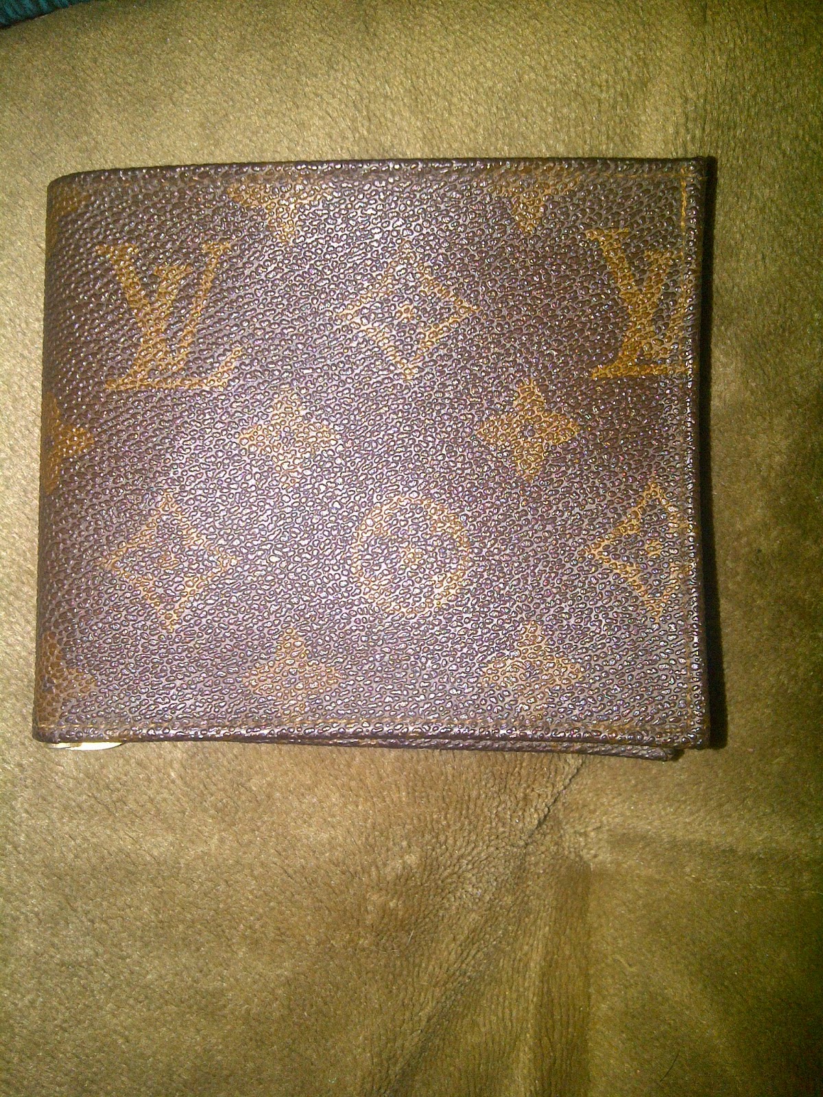 Vintage n Branded Item: Louis Vuitton Wallet + Money Clip