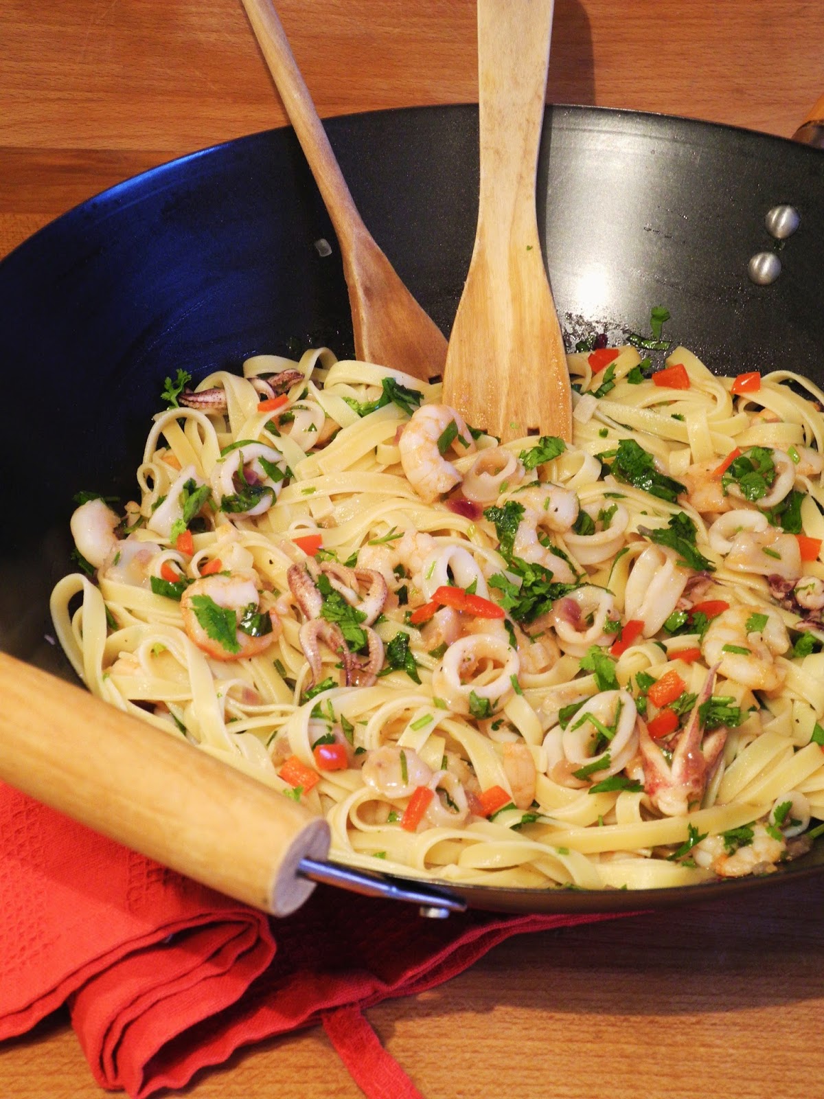 O Meu Tempero: Fettuccine com lulas e camarão