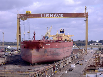 Petroleiro em reparação na Lisnave