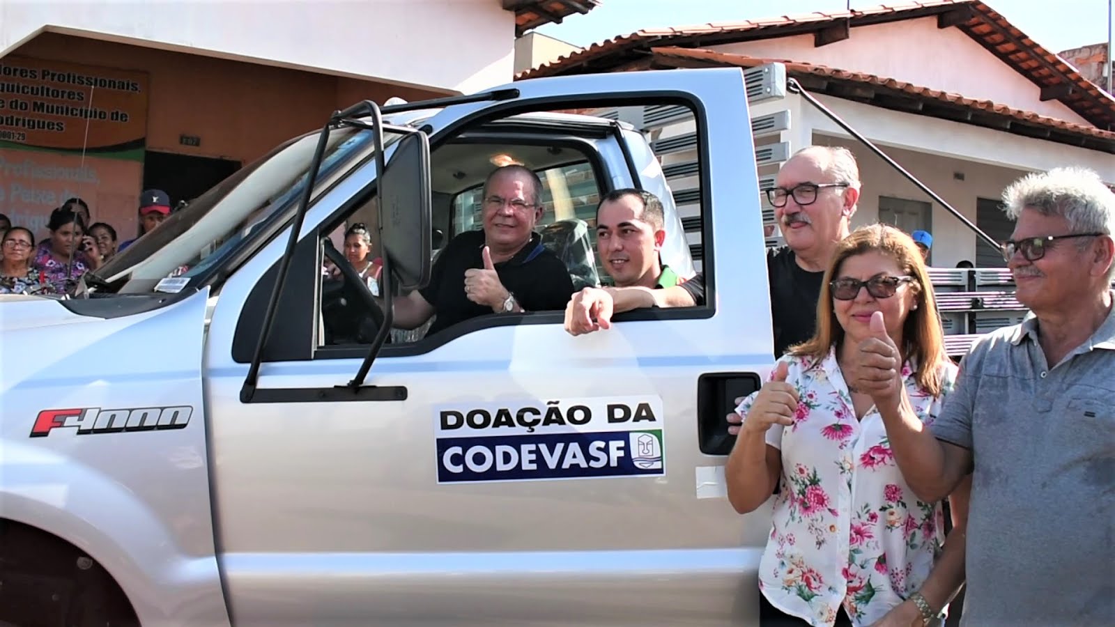 Abimael Costa Pescadores de Lago dos Rodrigues recebem benefício viabilizado pelos deputados