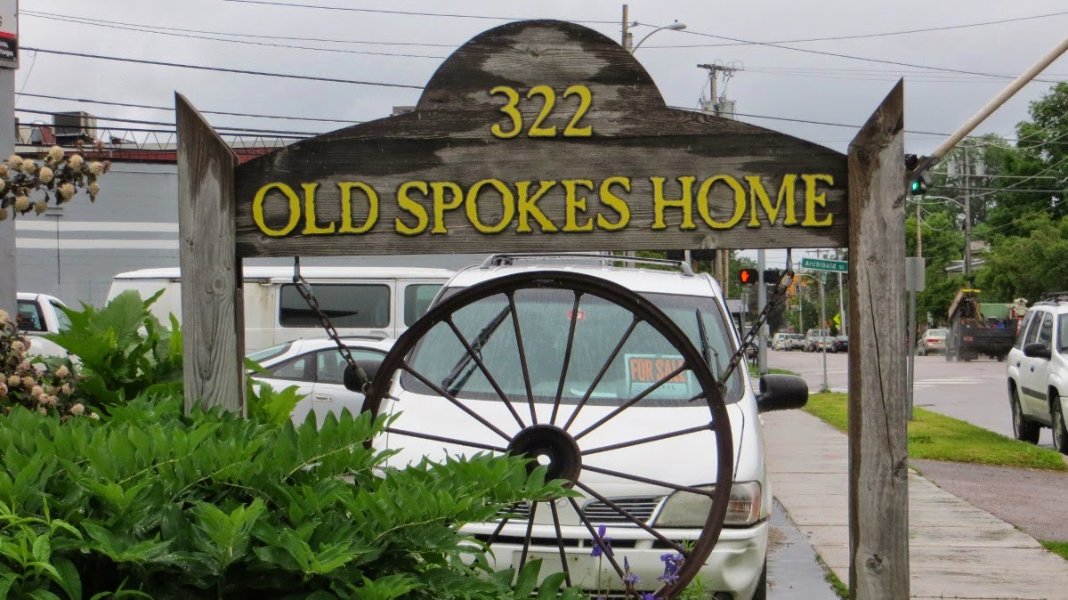 biciak Glenn Eames' Old Spokes Home in Burlington, Vermont