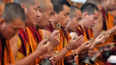 2.566 monjes budistas en refugios temporales