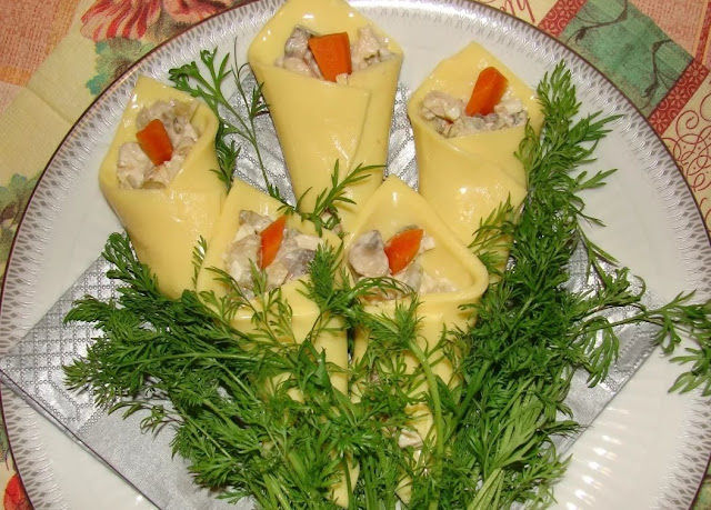 каллы, цветы, закуска "Каллы", салат "Каллы", "Каллы" из сыра, закуска из сыра, закуска праздничная, 8 марта, украшение салатов, украшение из сыра, цветы из сыра, праздничный стол, рецепты на 8 марта, как сделать каллы из сыра, как сделать закуску каллы, приготовление цветов из сыра, сырные закуски, рецепты закусок "Каллы", закуски на 8 марта, закуски в виде цветов, закуски на Новый год, закуски на День рождения, блюда на 8 марта, "каллы" рецепт с фото, идеи приготовления закусок, http://prazdnichnymir.ru/ рецепт с фотоЗакуски и салаты КАЛЛЫ — варианты рецептов и идеи оформления. http://prazdnichnymir.ru/что можно завернуть в сыр пластинками, как красиво подать колбасу и сыр к столу фото, салат каллы рецепт с фото, праздничные закуски из пластин сыра, праздничные закуски мз сыра с начинкой, салаты для женщин, салаты с цветами, как сделать каллы из сыра, что можно сделать из сыра, сырные закуски, сырные рулетики, необычные салаты, как сделать украшения из сыра, украшение закусок и салатов, рулет из плавленого сыра с начинкой, каллы из сыра с начинкой рецепты с фото, каллы из сыра с начинкой закуска,"Каллы" из сыра, закуска из сыра, закуска праздничная, 8 марта, украшение салатов, украшение из сыра, цветы из сыра, праздничный стол, рецепты на 8 марта, как сделать каллы из сыра, как сделать закуску каллы, приготовление цветов из сыра, сырные закуски, рецепты закусок "Каллы", закуски на 8 марта, закуски в виде цветов, закуски на Новый год, закуски на День рождения, блюда на 8 марта, "каллы" рецепт с фото, идеи приготовления закусок, рецепт с фото, цветы, закуска "Каллы", салат "Каллы", "Каллы" из сыра, закуска из сыра, закуска праздничная, 8 марта, украшение салатов, украшение из сыра, цветы из сыра, праздничный стол, рецепты на 8 марта, блюда на 8 марта, http://prazdnichnymir.ru/ рецепт с фото,