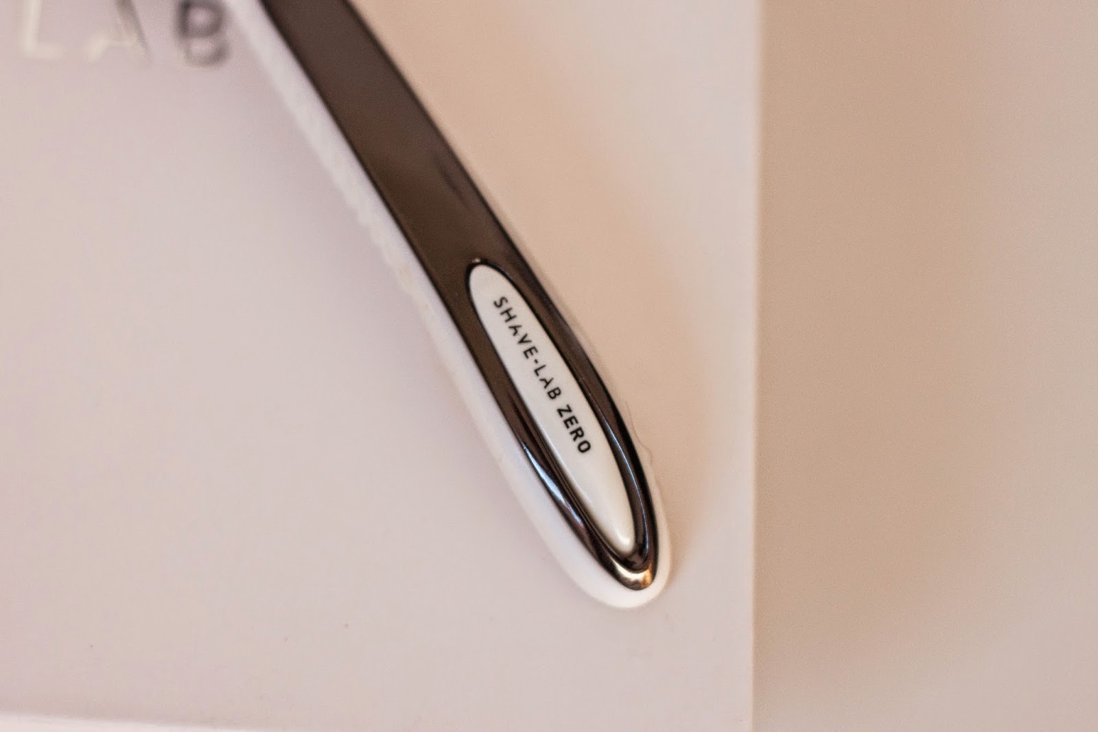 Make(me)up Shave Lab Zero maszynka do golenia.
