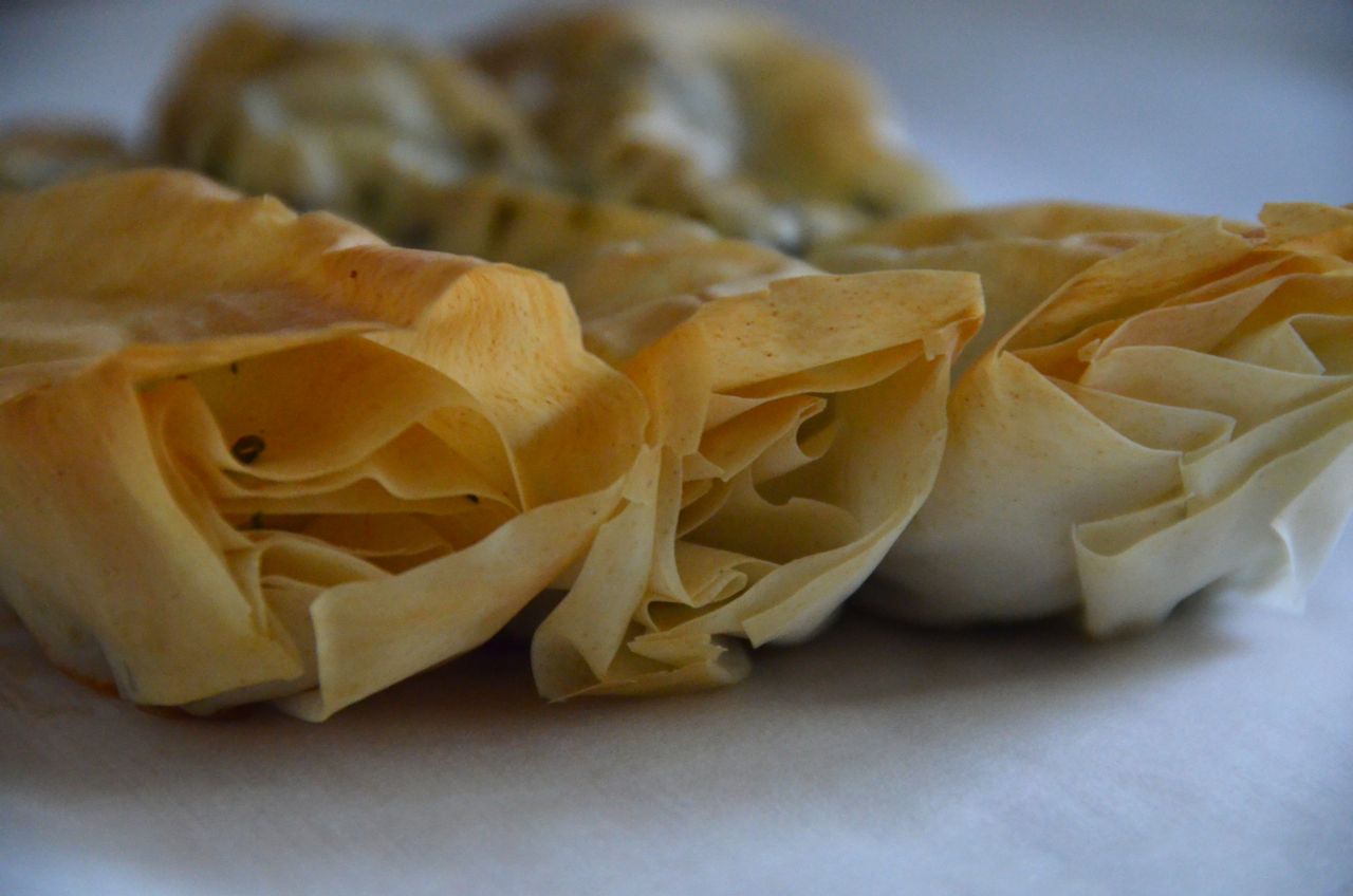 PIZZA ZUM FRÜHSTÜCK: SCHAFSKÄSE UND KRÄUTER STRUDEL PIZZA ZUM FRÜHSTÜCK: SCHAFSKÄSE UND KRÄUTER STRUDEL