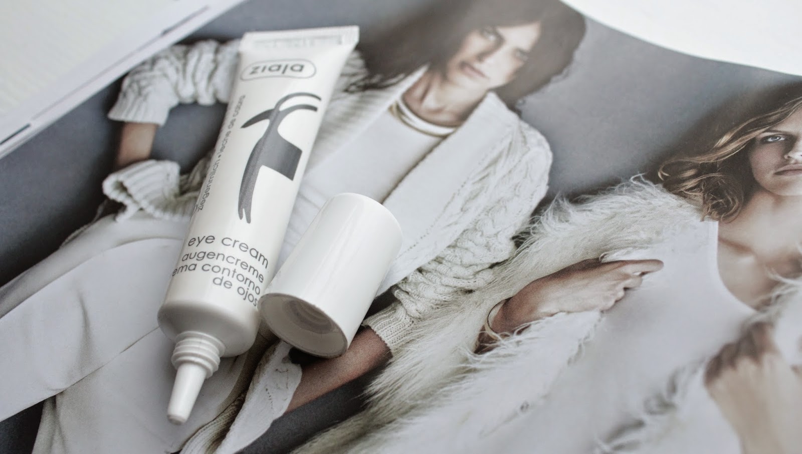 REVIEW ZIAJA GOAT'S MILK EYE CREAM SUMMER FLING