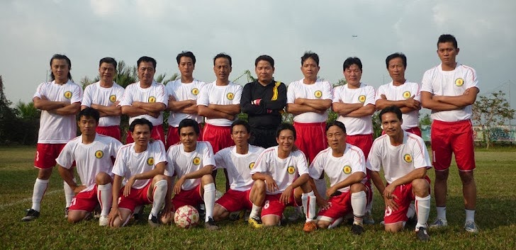 Đội HNPN đầu xuân Giáp Thìn 2012 tại Thanh Đa. Cố Chủ tịch Ninh đứng thứ 2 từ bên phải.