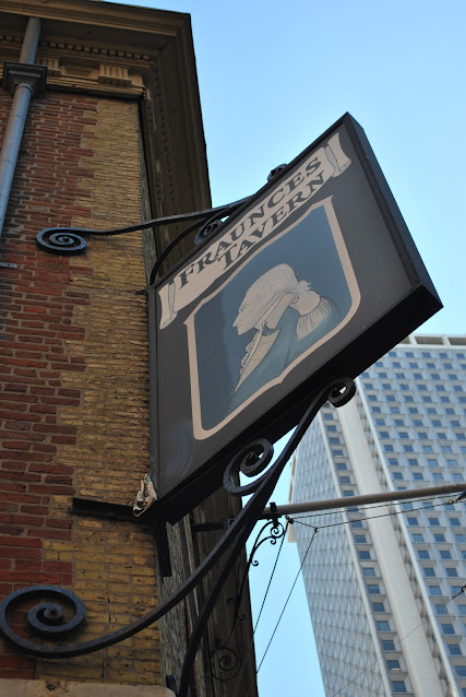Fraunces Tavern's sign Fraunces Tavern's sign