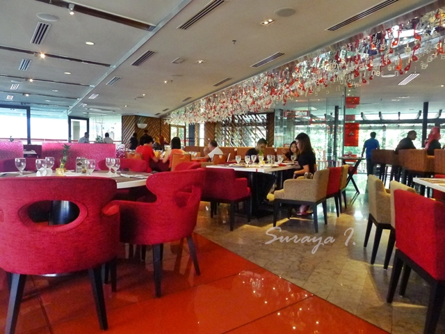 Suraya I.: Lunch Buffet; B's all day dining, Pullman ...