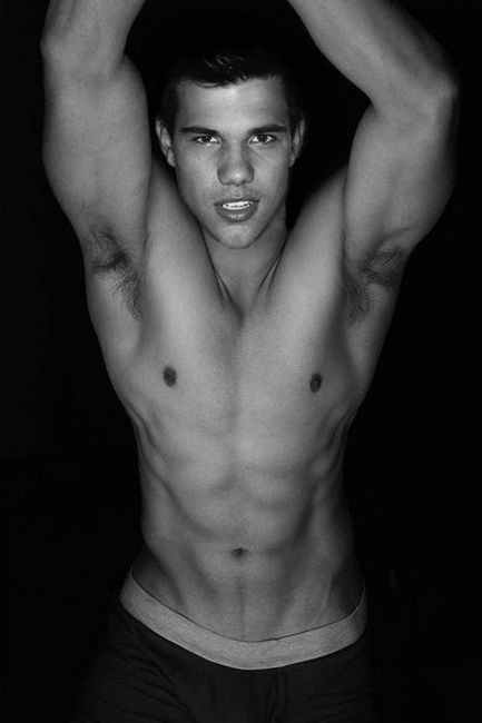 What the Heck? Trending Now...: TAYLOR LAUTNER's Sexiest Photos (TOP 10)