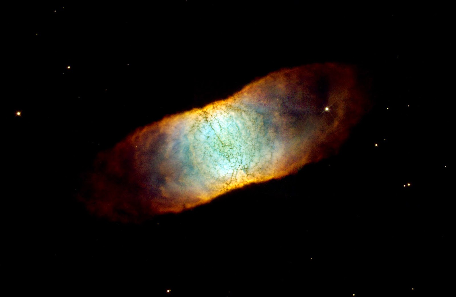 IC 4406 : Dört Köşeli Görünüme Sahip Bir Bulutsu