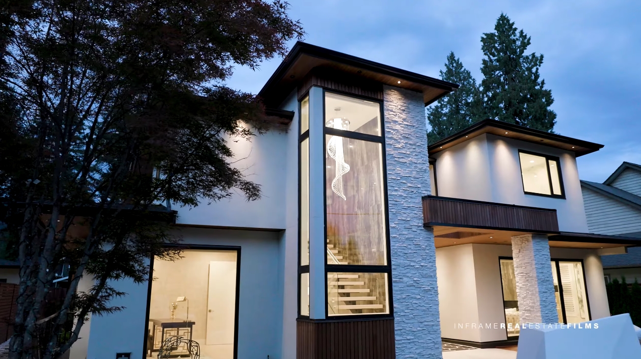 39 Photos vs. Edgemont Blvd, North Vancouver Luxury Home Interior Design Tour