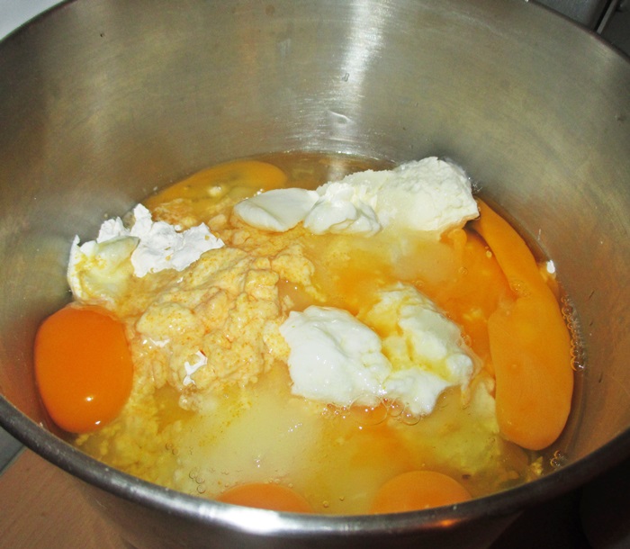 Futtern wie bei Muttern: Schneller Quark-Kuchen mit Birnen