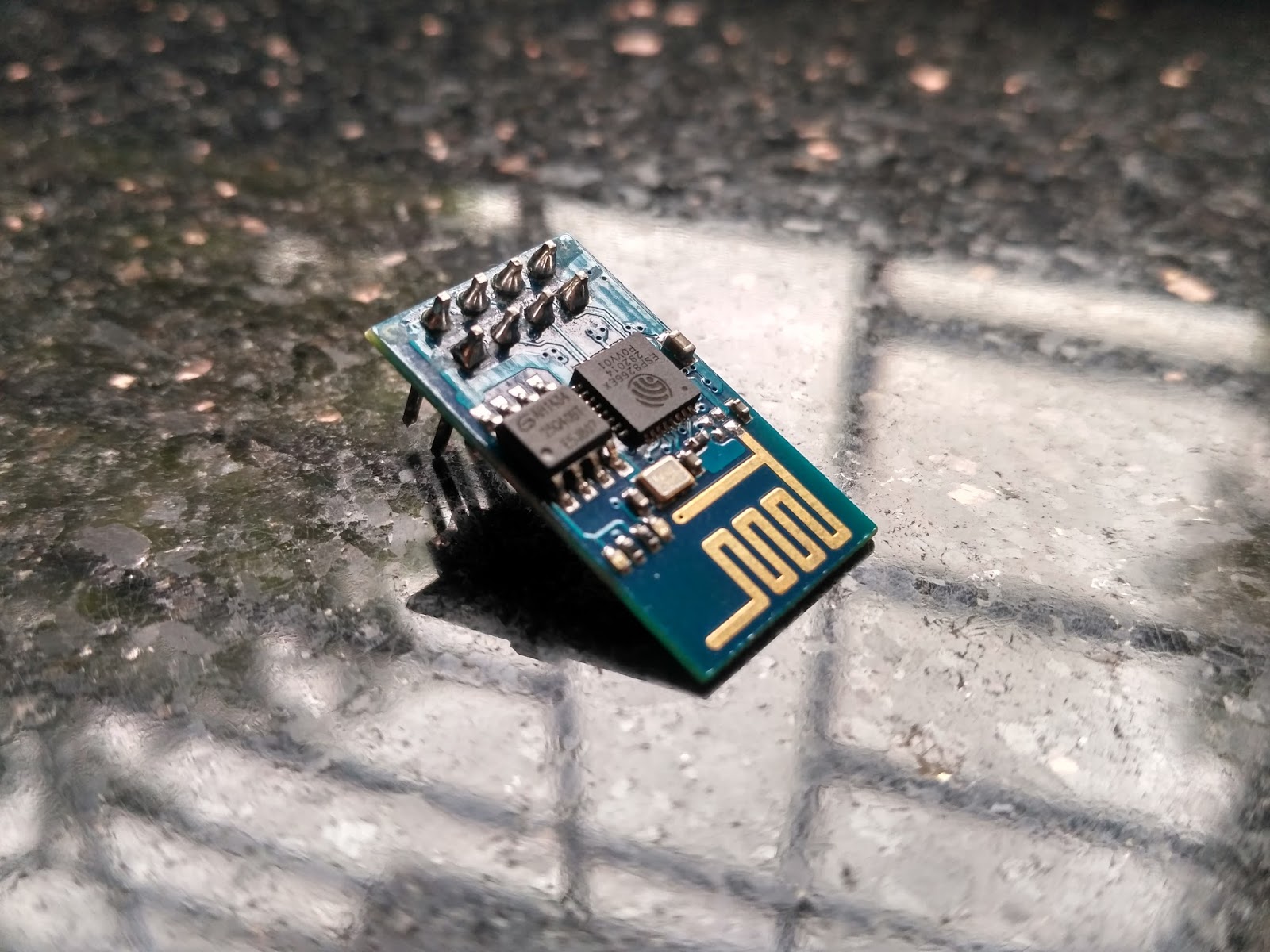 ESP8266: Super compact WiFi Snipper for DeAuth attack