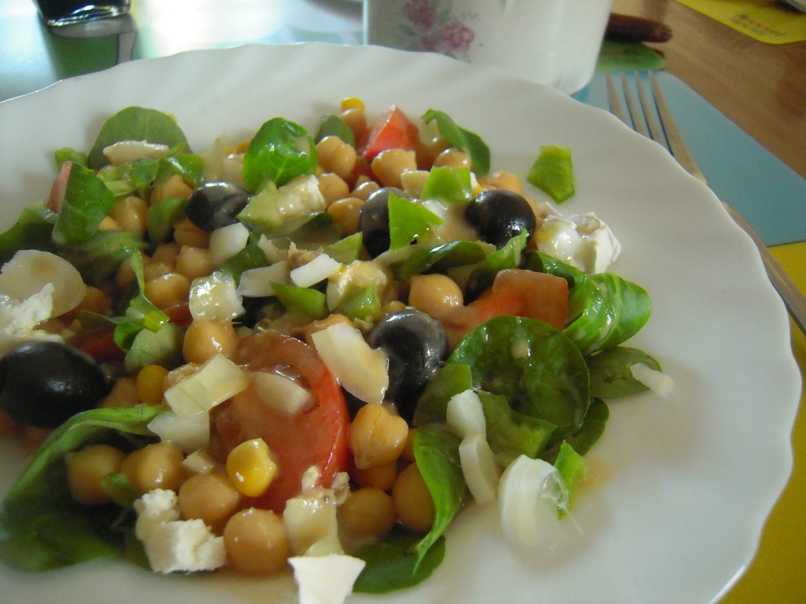 Gozoa eta Gazia Ensalada de garbanzos con salsa de anchoas
