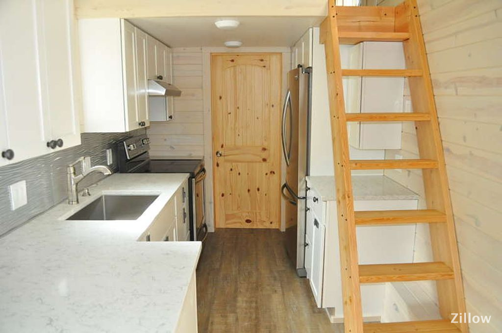 TINY HOUSE TOWN Sandpoint Tiny House (261 Sq Ft)