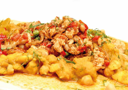 Merluza a la vizcaína con majado de yuca, plátano y garbanzo