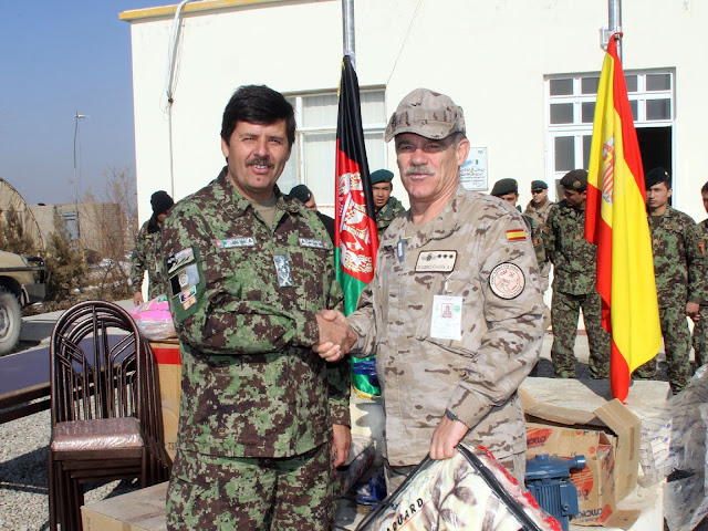 Entrega de un cargamento de material de mobiliario al Destacamento de la Fuerza Aérea afgana en Herat.