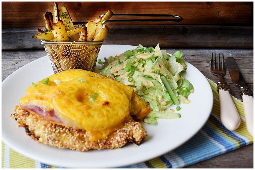 Hühner-Schnitzel Hawaii mit knusprige Pastinaken-Pommes und Parmesan ...